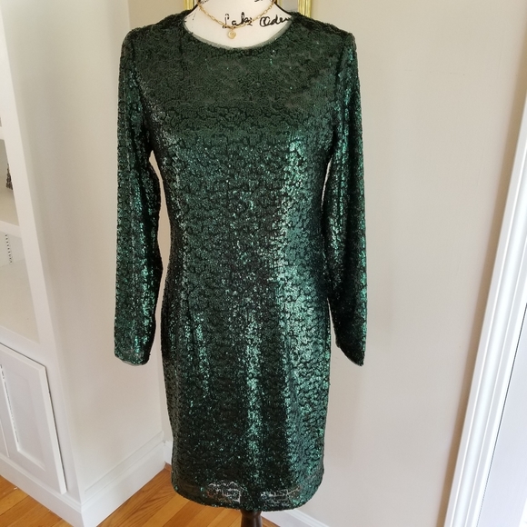 Carmen Marc Valvo Dresses & Skirts - CARMEN MARC VALVO Emerald Green Sequined Long Sleeves Dress SIZE 8.